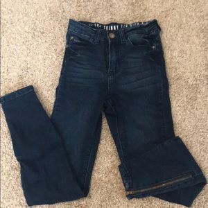 Dark wash high waisted jeans with ankle zipped